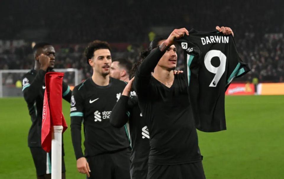 米体：意甲启用高可见度足球，荧光橙配色以往仅用于极端天气