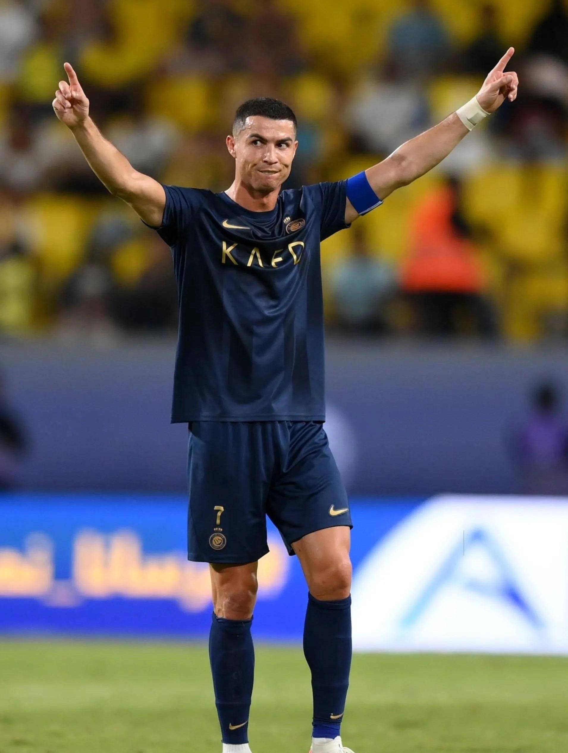 TA：埃切韦里倾向于租借加盟英超俱乐部；德甲球队也有意尼潘