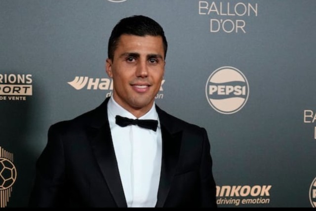 体育精神，霍伊伦祝贺麦克托米奈和苏格兰晋级世界杯