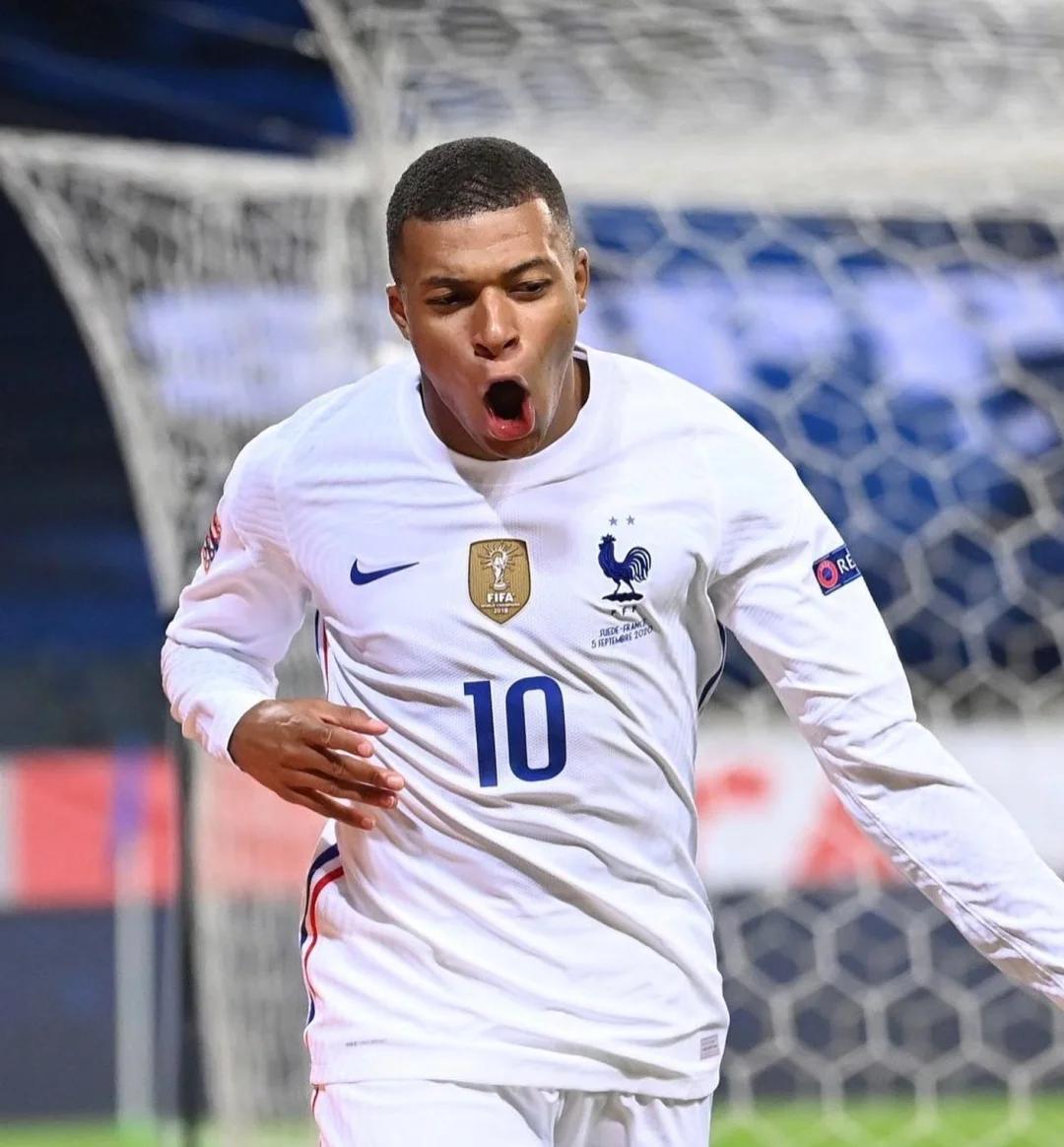 FIFA裁判主席：阿拉伯杯将试点新规，受伤球员罚下场2分钟