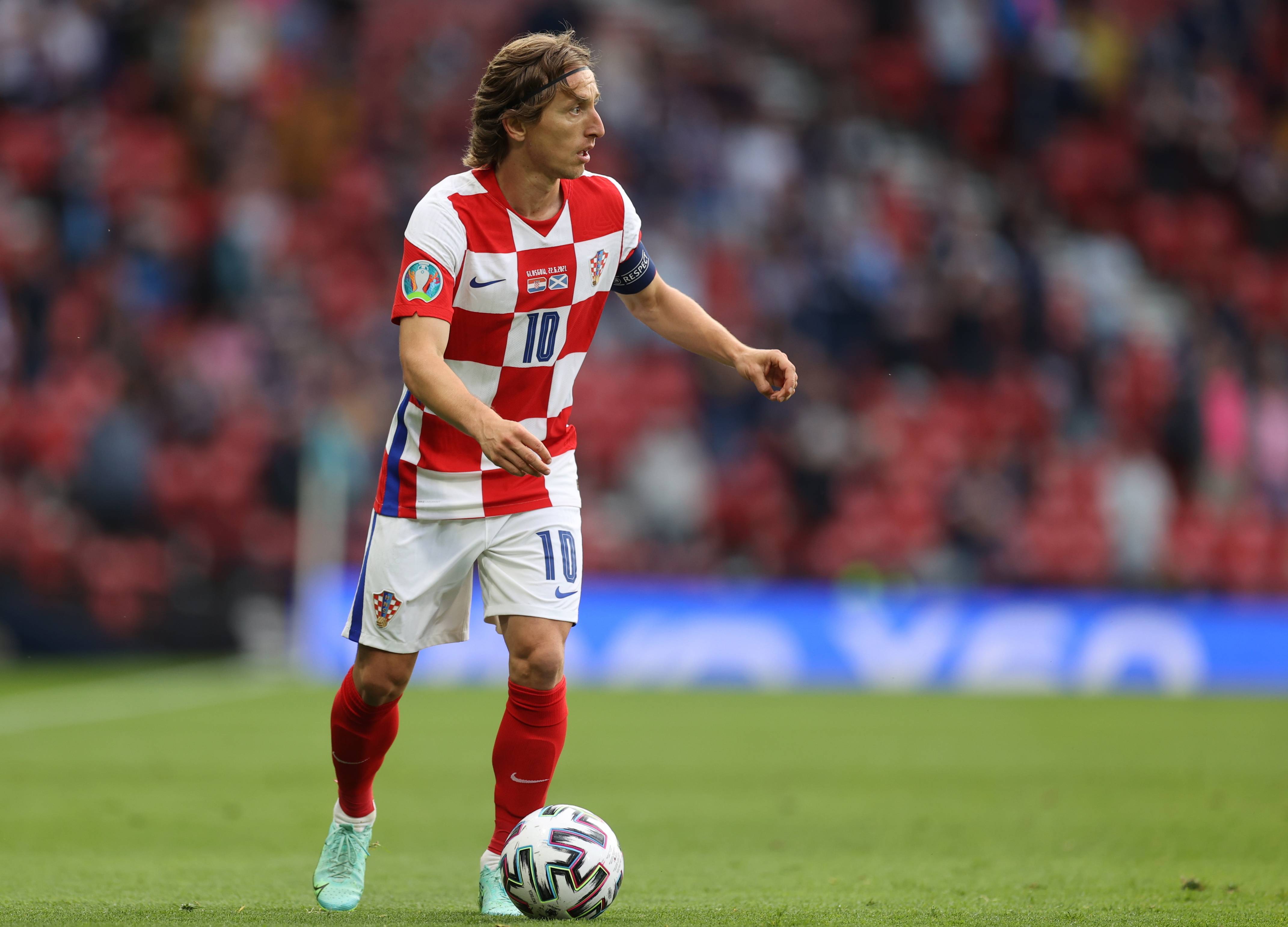 伤兵满营！记者：卡马文加、赫伊森等7人或将无缘皇马战曼城