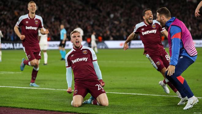 记者：国脚王钰栋有望拿下今年国内球员最重磅奖项