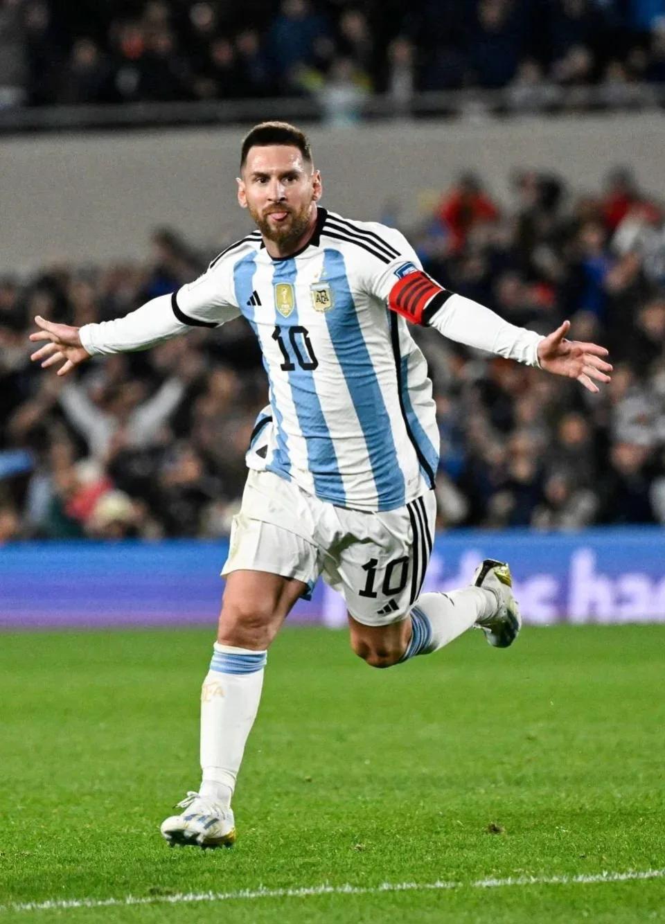 意甲半场：穆哈雷莫维奇传射，萨索洛暂2-1佛罗伦萨