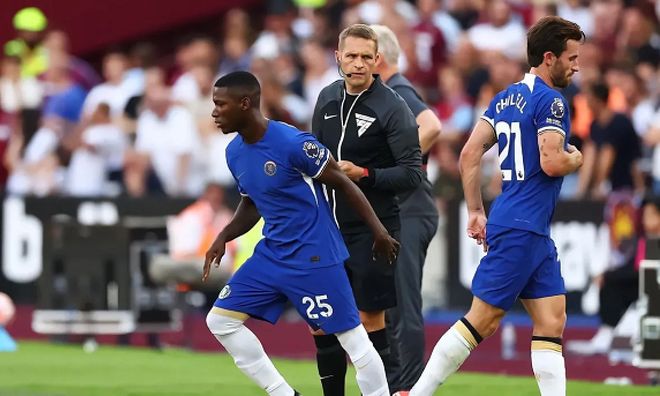 贴脸开大！祖巴茨罚球时，老鹰主场球迷高喊“保罗在哪里？”